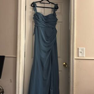 Azazie Barbie size 6 Bermuda color
